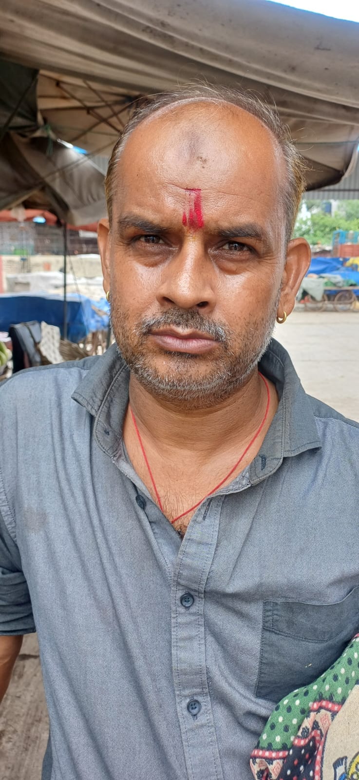 अंबाला छावनी स्थित दीना की मंडी स्थित सब्जी मंडी में पसरी गंदगी।