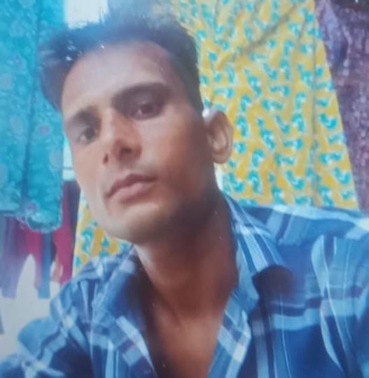 बरखेड़ा के वार्ड नंबर आठ में मौके पर जांच करती पुलिस।संवाद बरखेड़ा के वार्ड नंबर आठ में मौके पर जांच करती पुलिस।संवाद