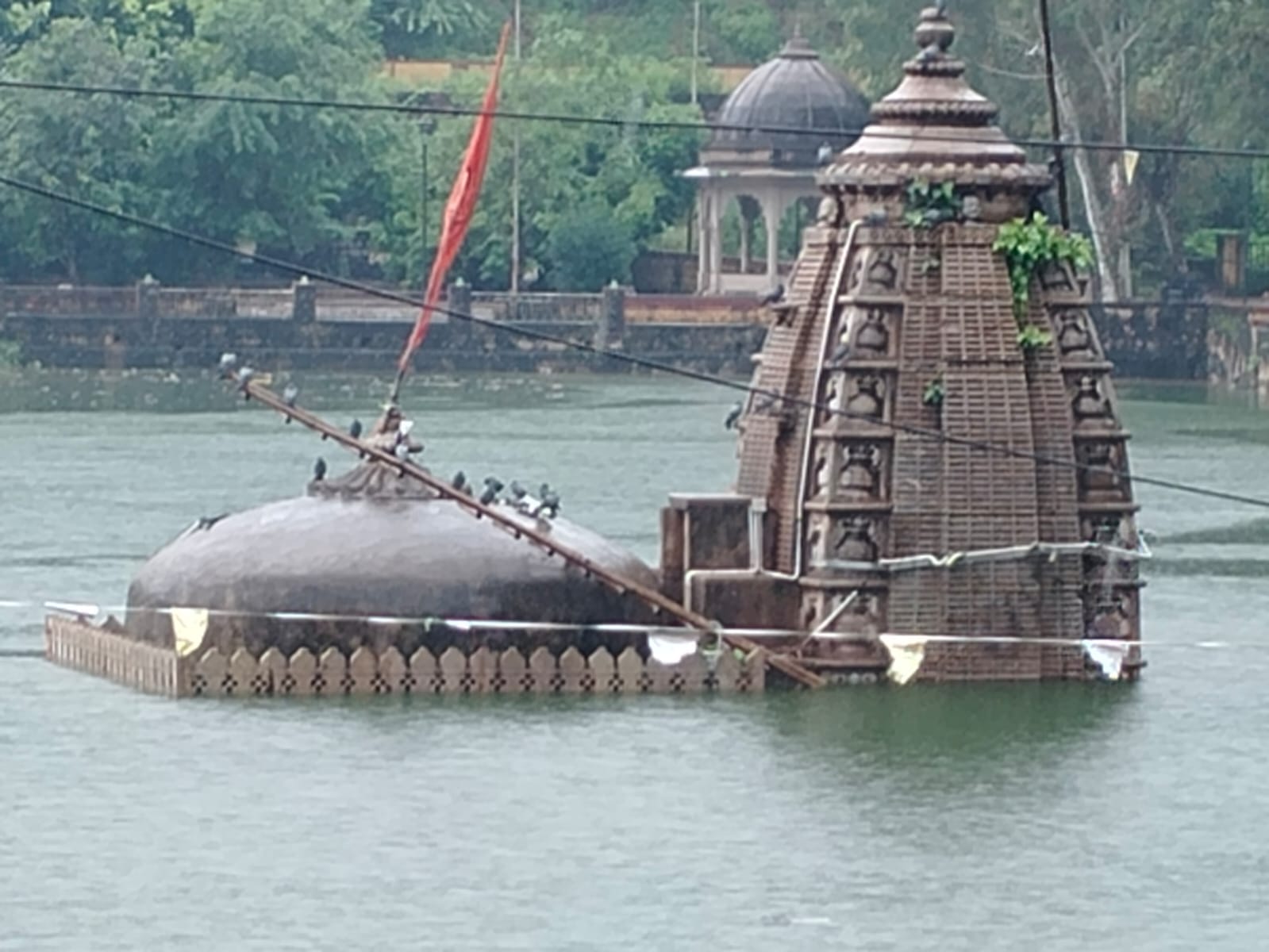 बूंदी में भारी बारिश का दौर जारी, गुढ़ा बांध के 10 गेट खोले, निचले इलाकों में अलर्ट, मेज नदी उफ बूंदी में भारी बारिश का दौर जारी, गुढ़ा बांध के 10 गेट खोले, निचले इलाकों में अलर्ट, मेज नदी उफ