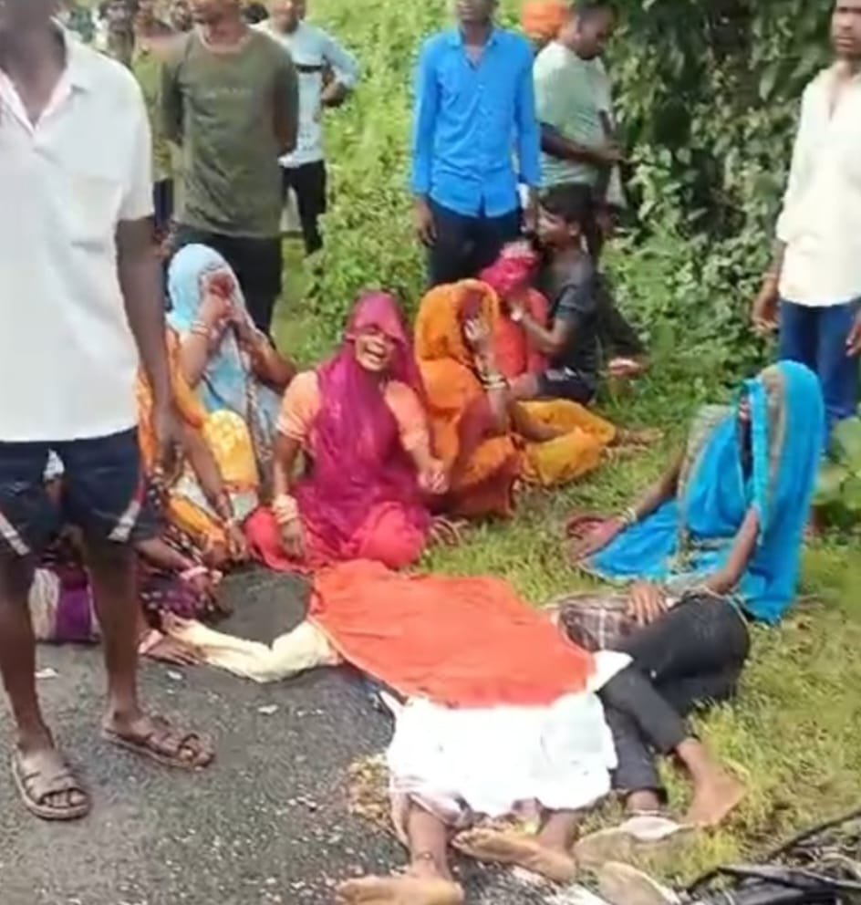 घटनास्थल पर पड़ा शव घटनास्थल पर पड़ा शव