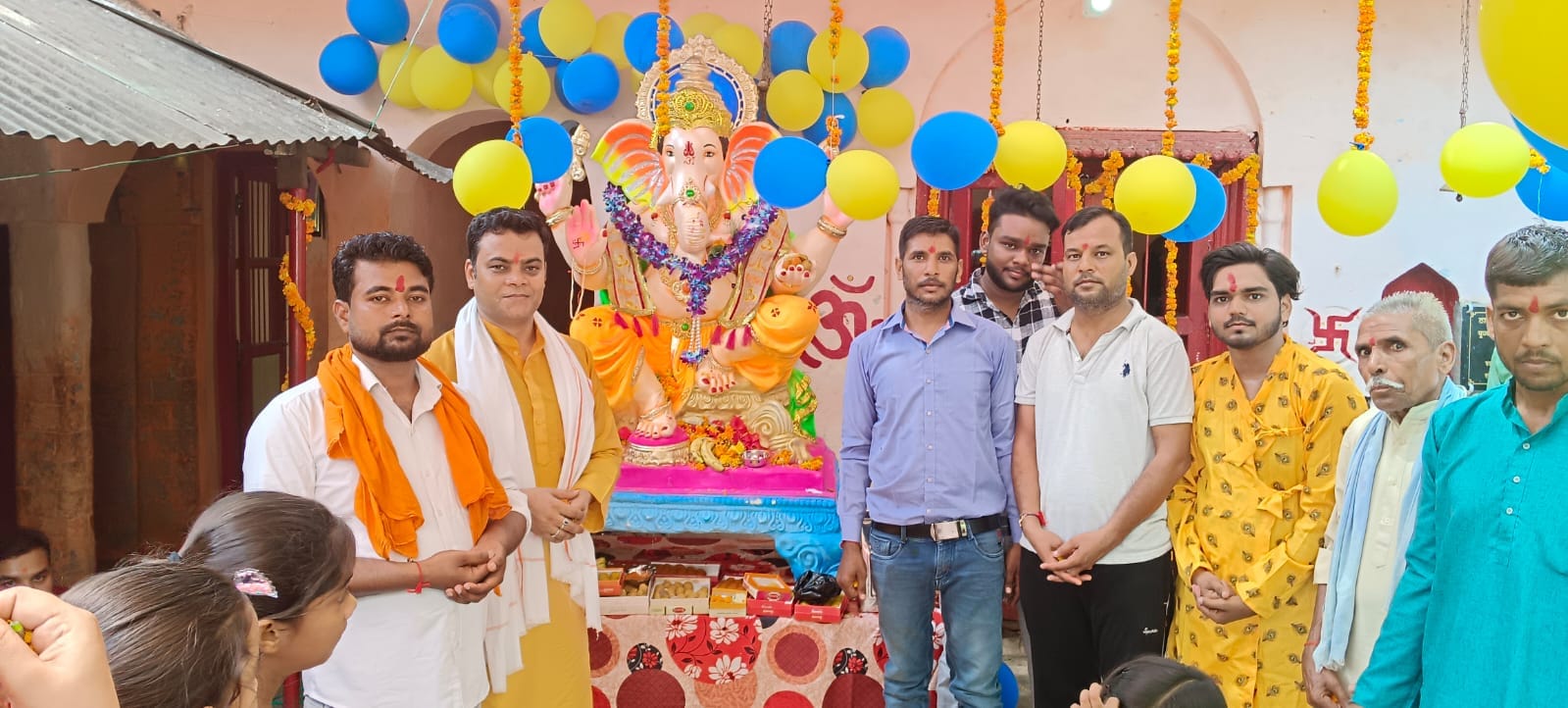 पीलीभीत एवं महाराष्ट्र मित्र मंडल के श्री गणेश चतुर्थी उत्सव में गणेश की आरती करते श्रद्धालु। स पीलीभीत एवं महाराष्ट्र मित्र मंडल के श्री गणेश चतुर्थी उत्सव में गणेश की आरती करते श्रद्धालु। स