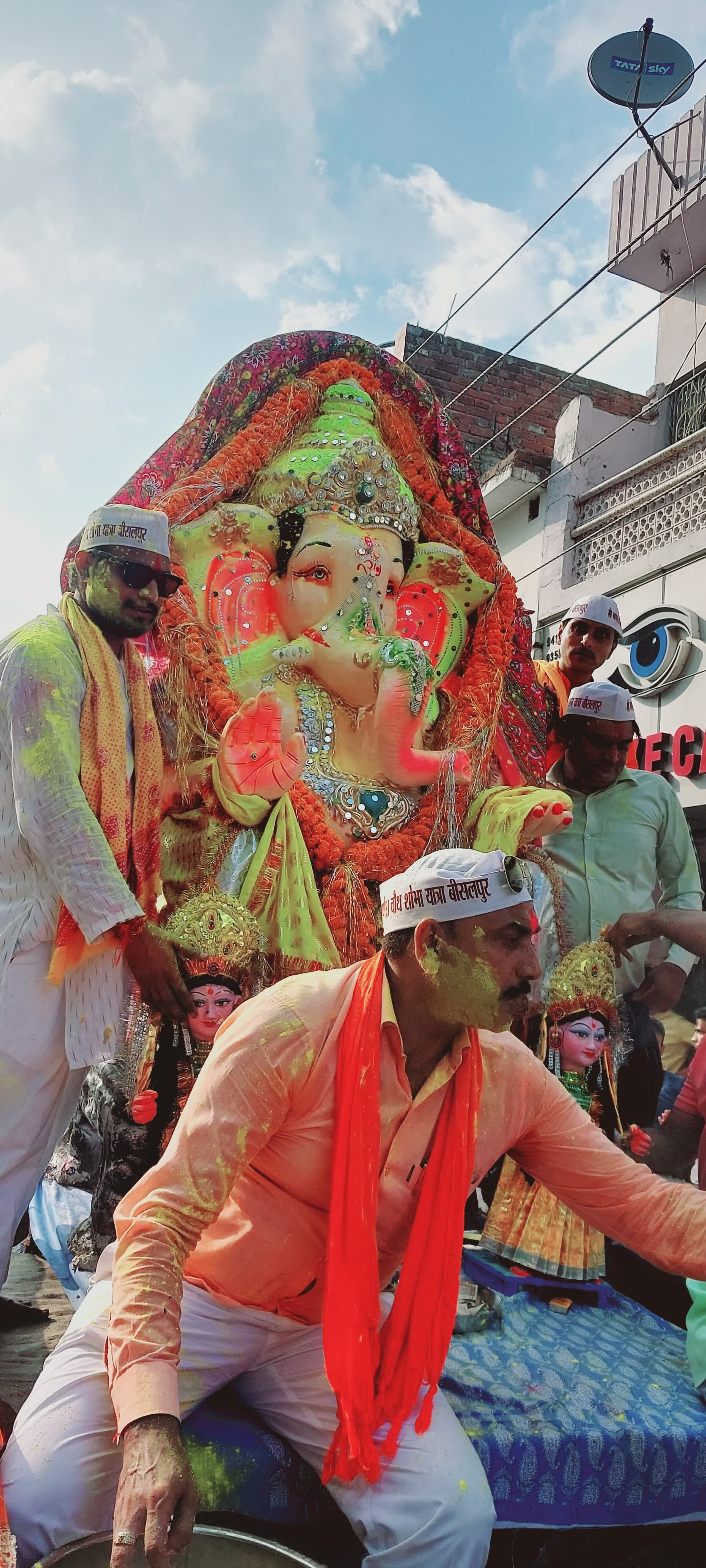 पीलीभीत की राजा बाग कॉलोनी में आयोजित गणेश चतुर्थी पूजन में मौजूद लोग।स्रोत:आयोजक पीलीभीत की राजा बाग कॉलोनी में आयोजित गणेश चतुर्थी पूजन में मौजूद लोग।स्रोत:आयोजक
