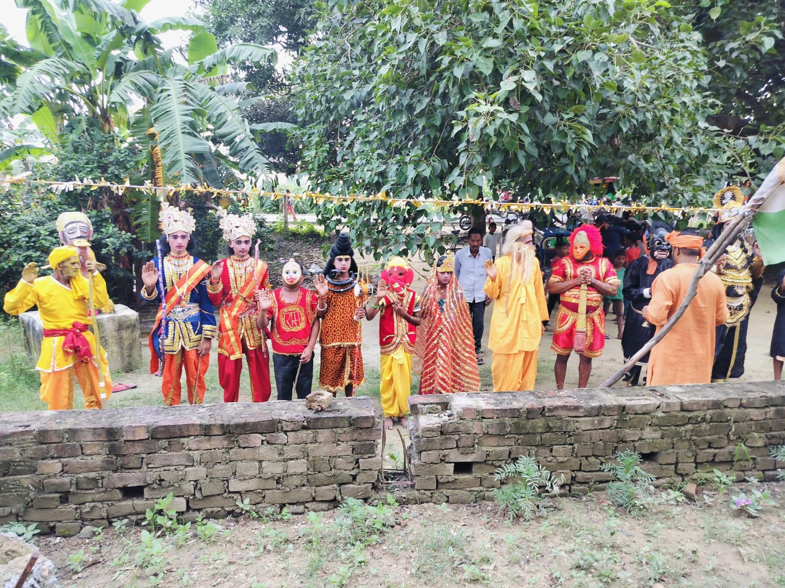पीलीभीत की राजा बाग कॉलोनी में आयोजित गणेश चतुर्थी पूजन में मौजूद लोग।स्रोत:आयोजक पीलीभीत की राजा बाग कॉलोनी में आयोजित गणेश चतुर्थी पूजन में मौजूद लोग।स्रोत:आयोजक