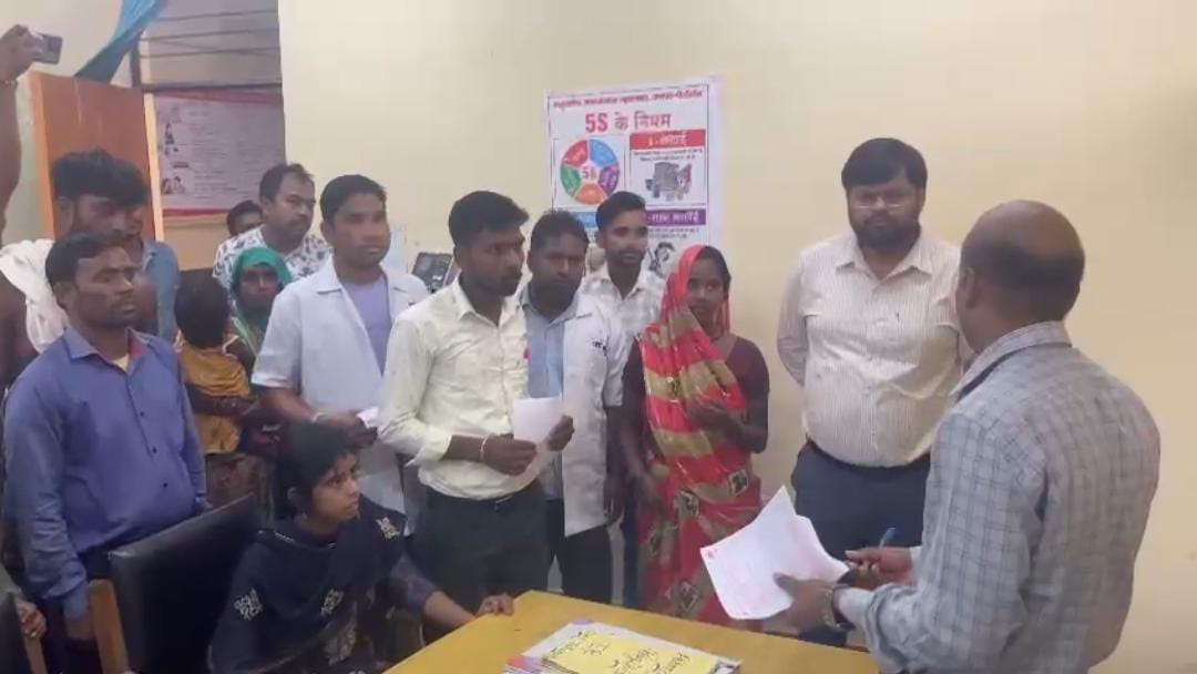 सियार के हमले में घायल मुख्तियार अहमद। संवाद