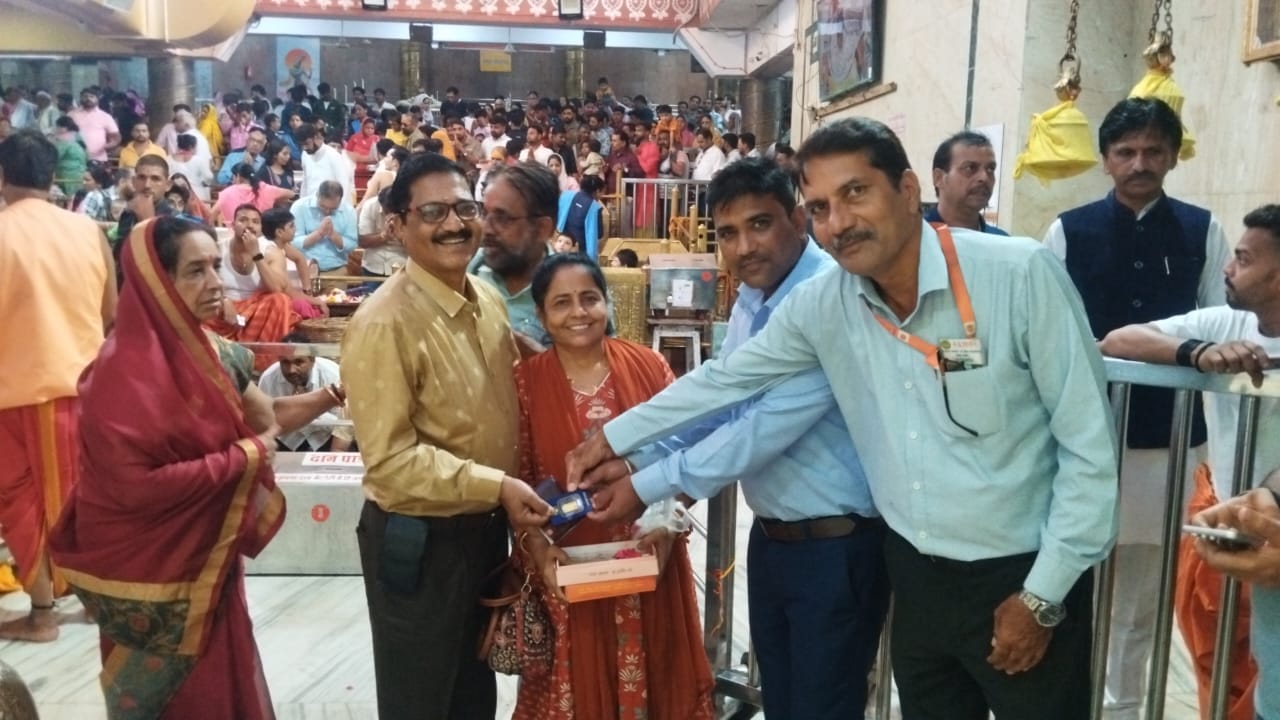 ऐसे है महाकाल श्री गणेश स्वरूप मे दर्शन दिए.... भस्म आरती मे भस्म भी रमाई....