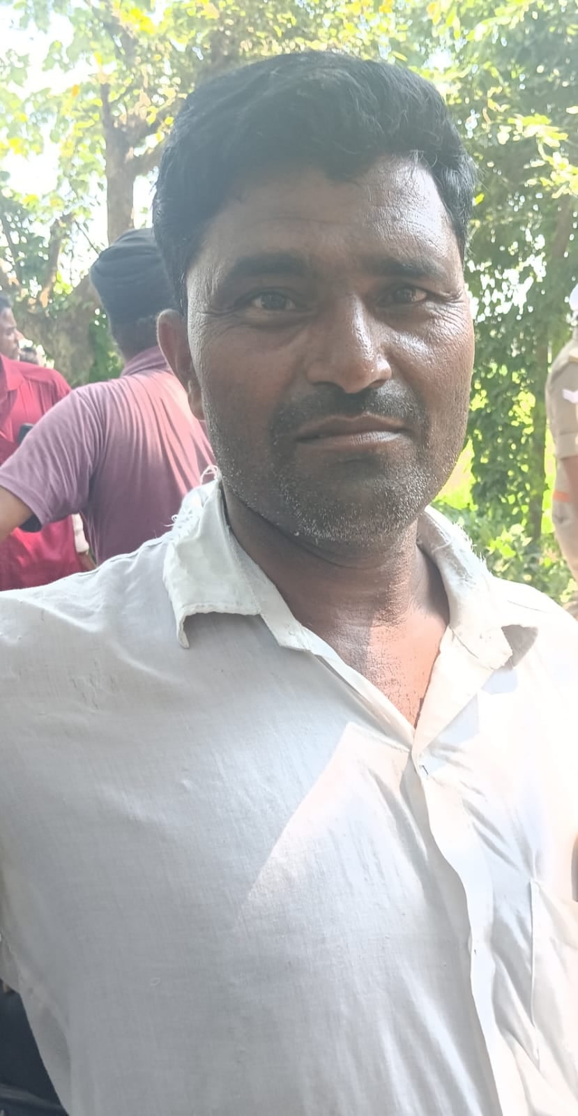 पीलीभीत माधोटांडा मार्ग पर मथना बैरियर के पास जाम लगाए ग्रामीण।संवाद