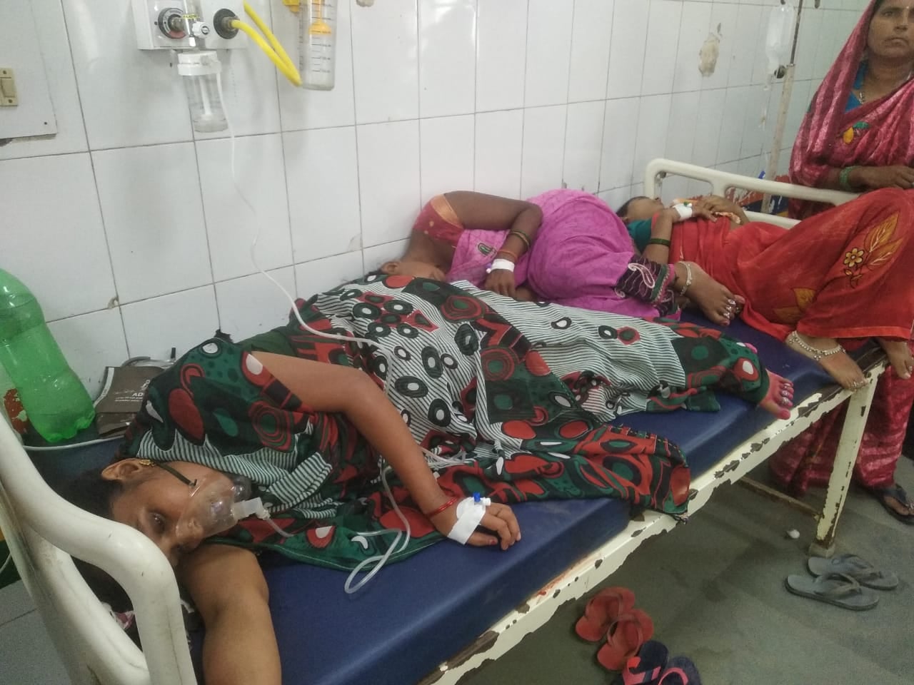 राजकीय मेडिकल कॉलेज परिसर में वॉटर कूलर से नहीं आ रहा पानी। संवाद