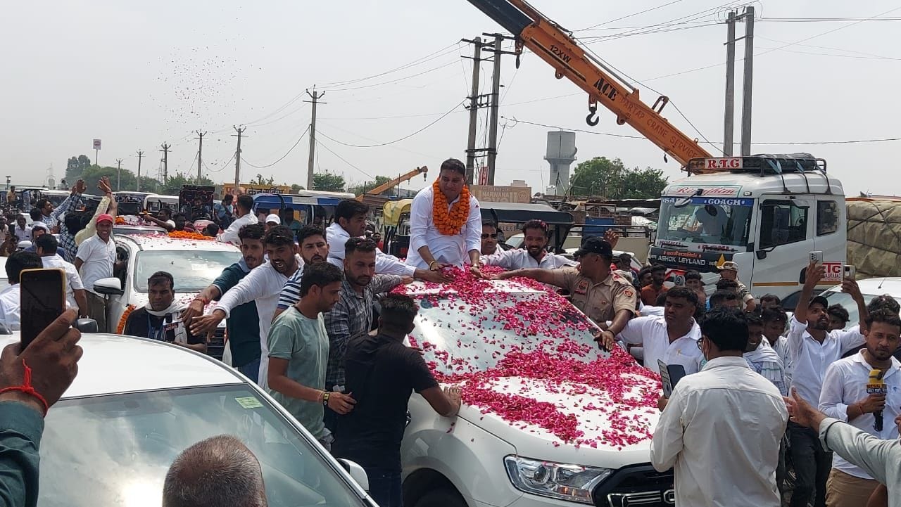 09जेएनडी46 : नरवाना में रोड शो निकालते पूर्व विधायक रामनिवास सुरजाखेड़ा। संवाद 09जेएनडी46 : नरवाना में रोड शो निकालते पूर्व विधायक रामनिवास सुरजाखेड़ा। संवाद
