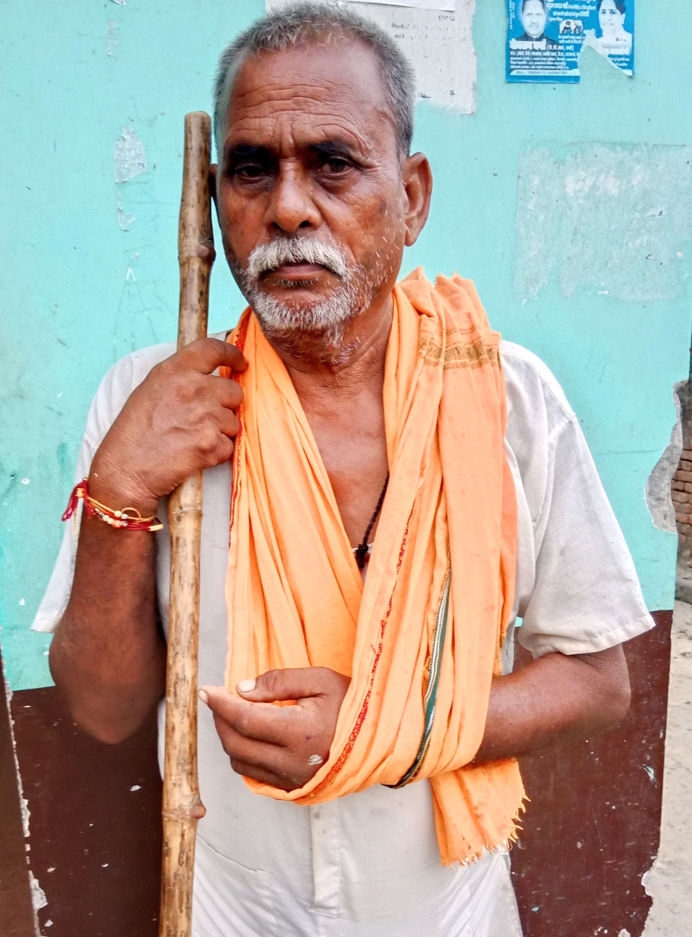 परौर के गांव दहिलिया में कांबिंग करती वन विभाग की टीम। संवाद परौर के गांव दहिलिया में कांबिंग करती वन विभाग की टीम। संवाद
