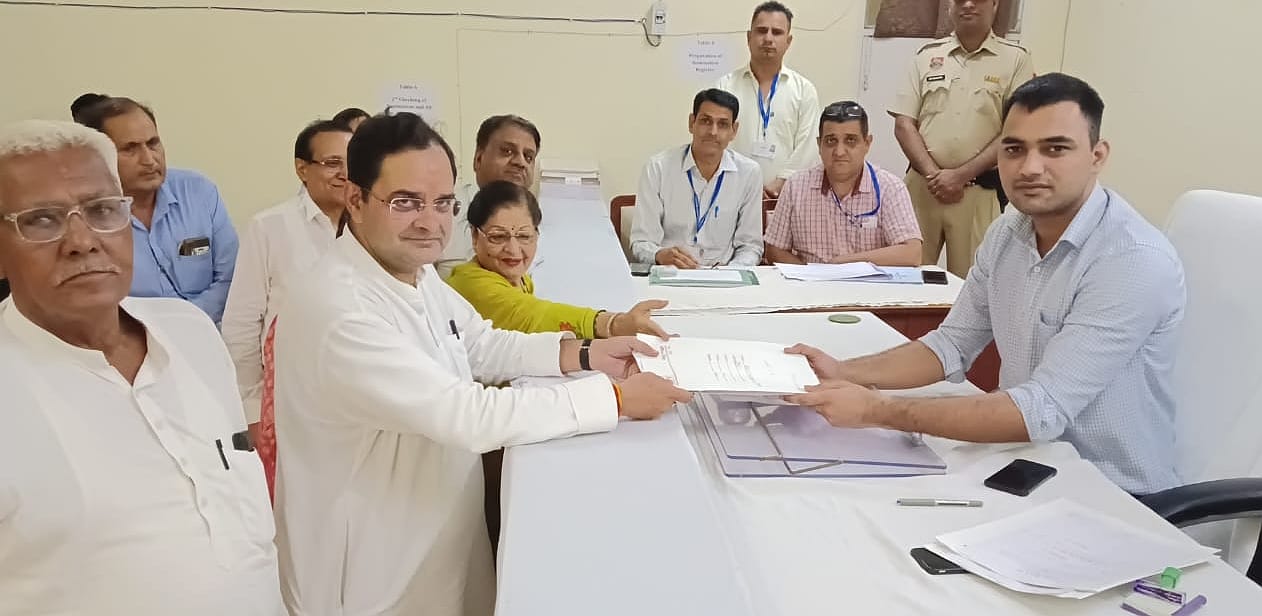 11जेएनडी24: उचाना कलां विधानसभा क्षेत्र से नामांकन पत्र बृजेंद्र सिंह। संवाद 11जेएनडी24: उचाना कलां विधानसभा क्षेत्र से नामांकन पत्र बृजेंद्र सिंह। संवाद