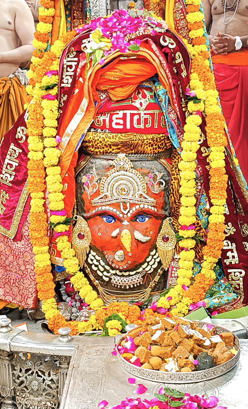 भस्मारती मे श्री गणेश स्वरूप में सजे बाबा महाकाल, भस्म भी रमाई, गूंज उठा जय श्री गणेश जय श्री म