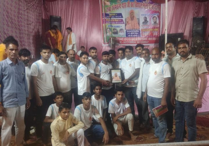 -फोटो संख्या:85- गांव मालड़ा में जागरण के दौरान भजन की प्रस्तुति देते विकास व दीपक पासोरिया - -फोटो संख्या:85- गांव मालड़ा में जागरण के दौरान भजन की प्रस्तुति देते विकास व दीपक पासोरिया -