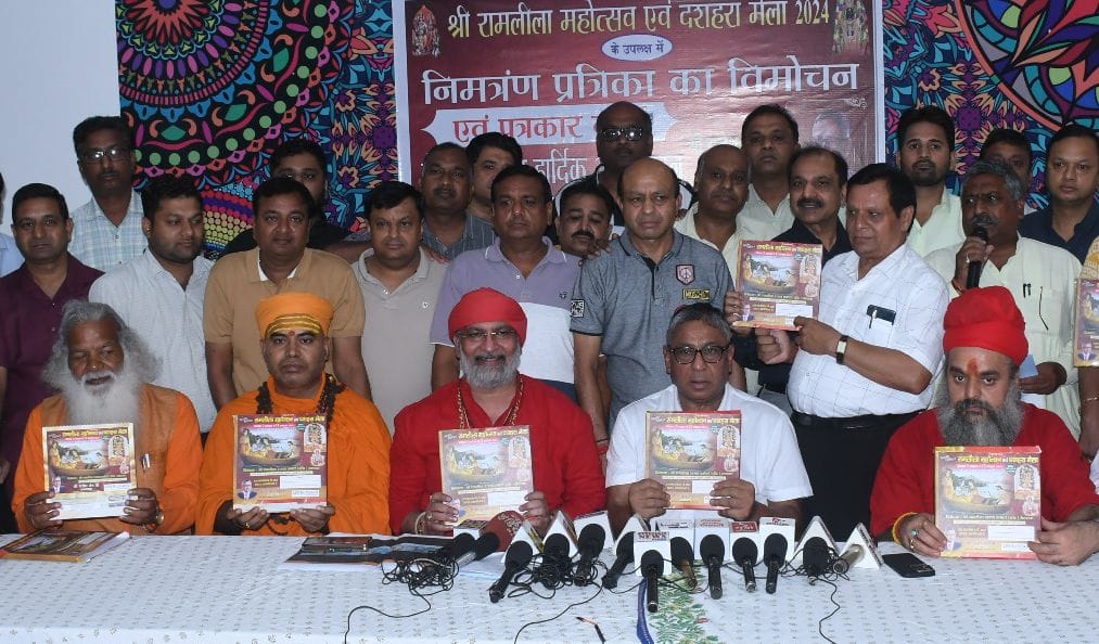 13सीटीके18..दिल्ली रोड स्थित एक निजी स्कूल में पत्रकारों से बातचीत करते राजेश जैन। संवाद 13सीटीके18..दिल्ली रोड स्थित एक निजी स्कूल में पत्रकारों से बातचीत करते राजेश जैन। संवाद