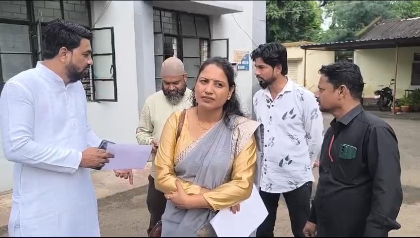 बीजेपी के सदस्यता अभियान के पोस्टर पर लगाया एमआईएम पार्षद का फोटो