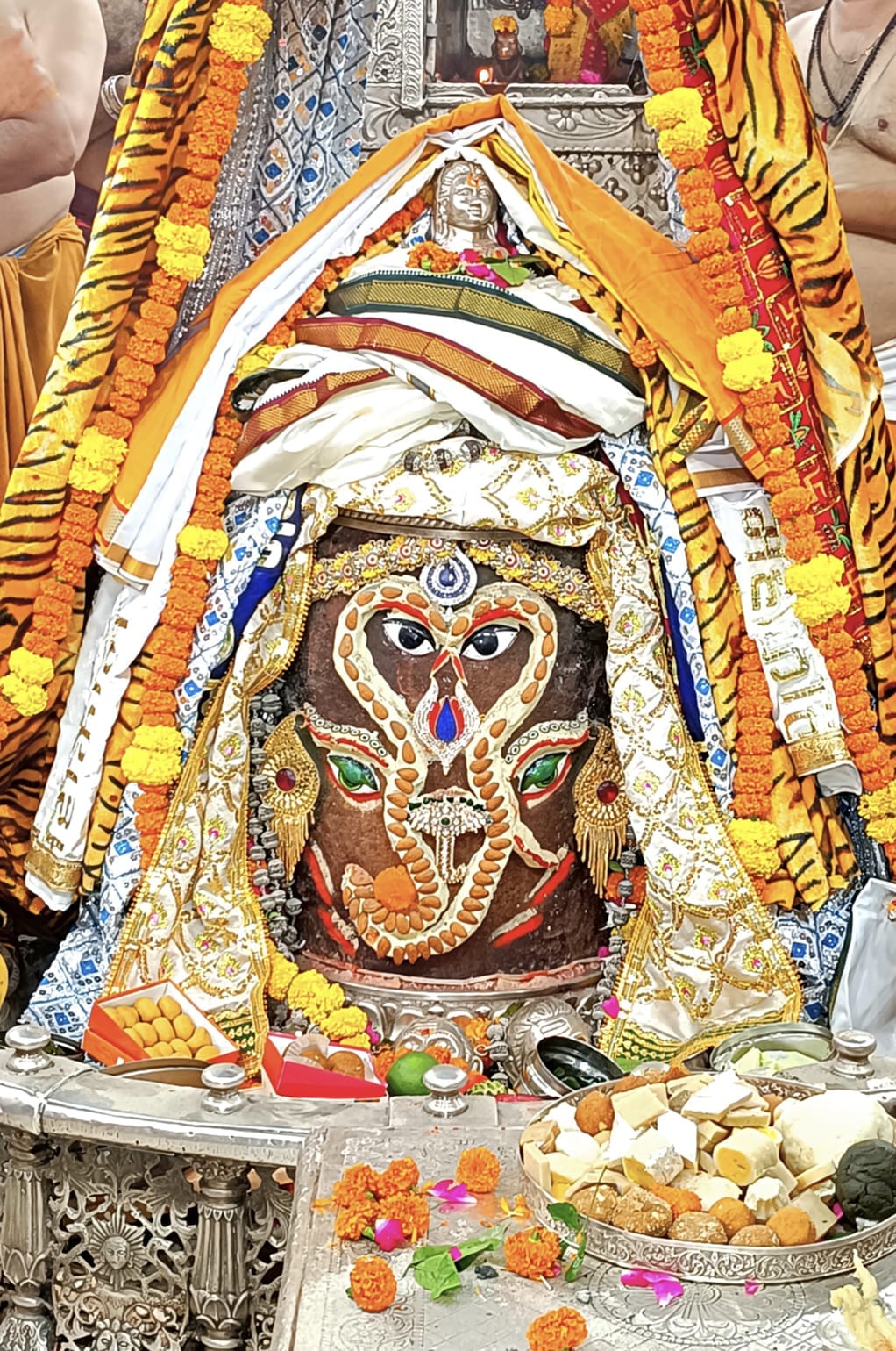 महाकाल एक ऐसा अनोखा मंदिर जहां गणेशोत्सव के दौरान प्रतिदिन श्री गणेश स्वरूप मे सज रहे बाबा महाक