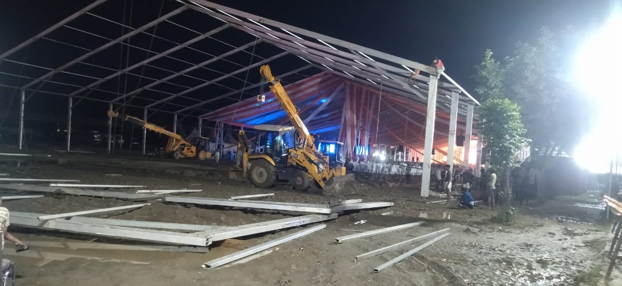 कुरुक्षेत्र। रात साढ़े आठ बजे प्रधानमंत्री नरेंद्र मोदी की रैली स्थल के आसपास की सड़कों के डिवा कुरुक्षेत्र। रात साढ़े आठ बजे प्रधानमंत्री नरेंद्र मोदी की रैली स्थल के आसपास की सड़कों के डिवा