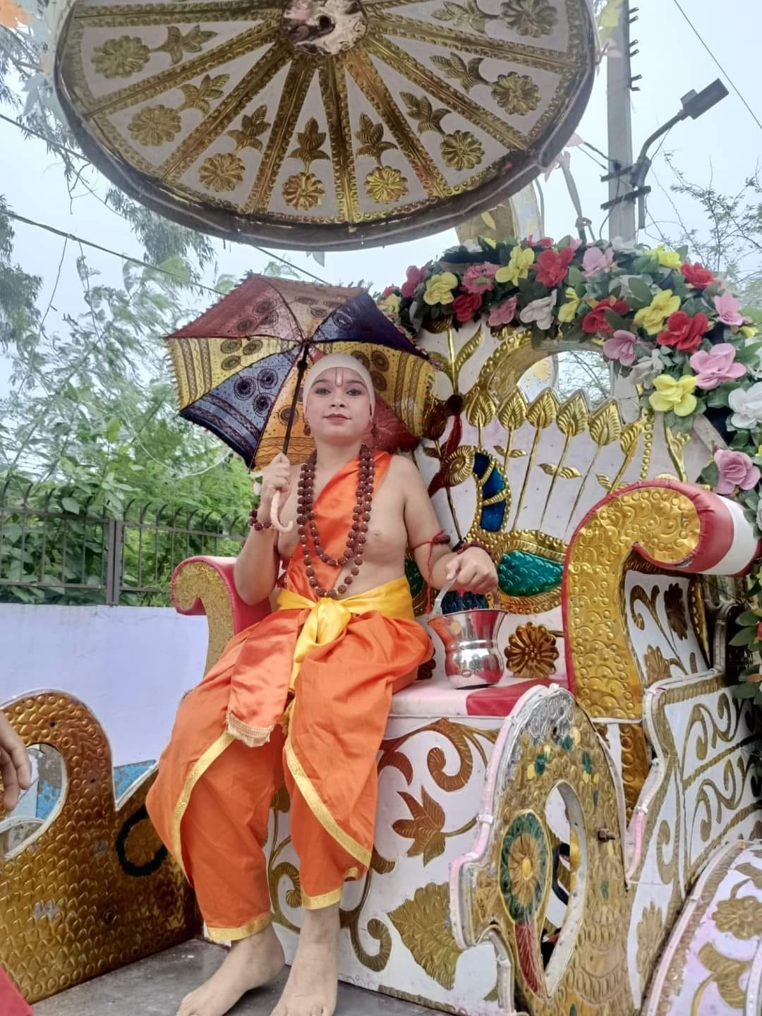 शोभायात्रा के दौरान भंगड़ा करते हुए स्कूली छात्र- छात्राएं। शोभायात्रा के दौरान भंगड़ा करते हुए स्कूली छात्र- छात्राएं।