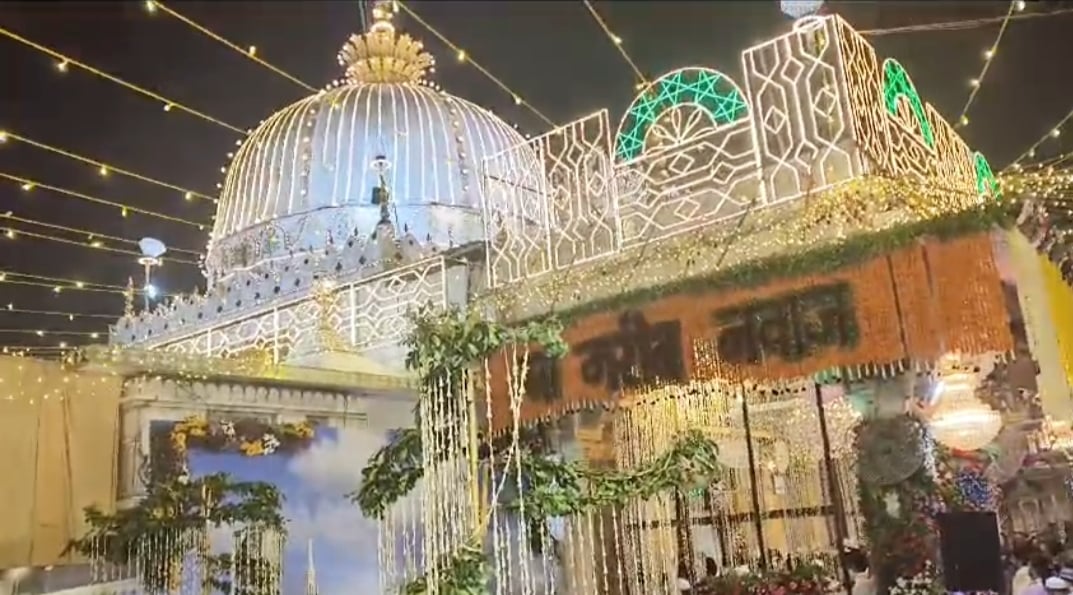 ईद मिलादुन्नबी के मौके पर दरगाह में की गई आकर्षक सजावट