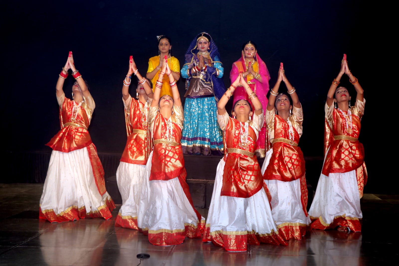 कर्णभारम एवं मालविकाग्निमित्रम की मनमोहक प्रस्तुति ने सभी का मनमोहा कर्णभारम एवं मालविकाग्निमित्रम की मनमोहक प्रस्तुति ने सभी का मनमोहा