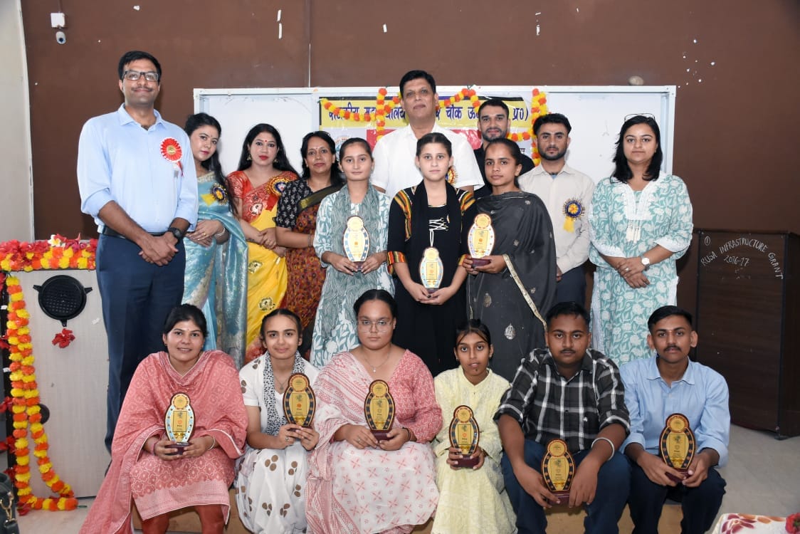 महाविद्यालय बंगाणा में राष्ट्रीय हिंदी दिवस पर आयोजित प्रतियोगिता के प्रतिभागियों को सम्मानित क महाविद्यालय बंगाणा में राष्ट्रीय हिंदी दिवस पर आयोजित प्रतियोगिता के प्रतिभागियों को सम्मानित क