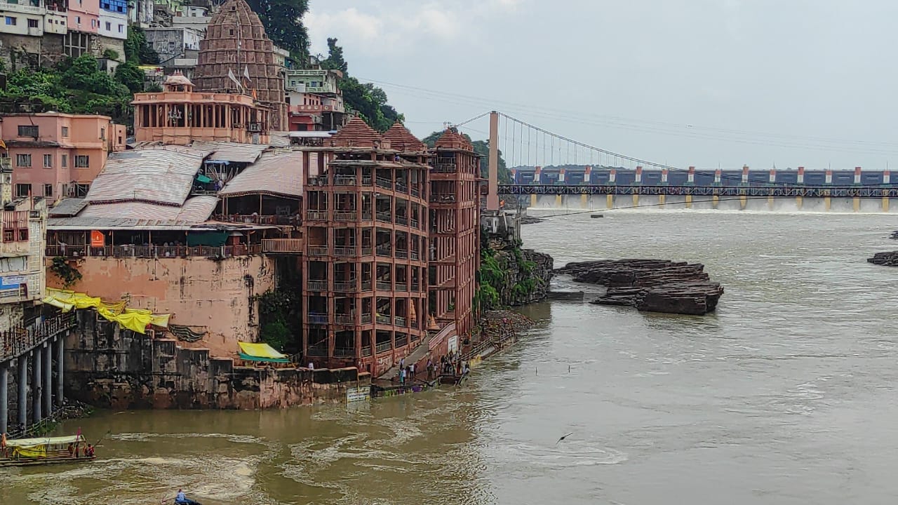 रविवार को एक लाख से अधिक भक्तों ने ज्योतिर्लिंग ओम्कारेश्वर में किये दर्शन 