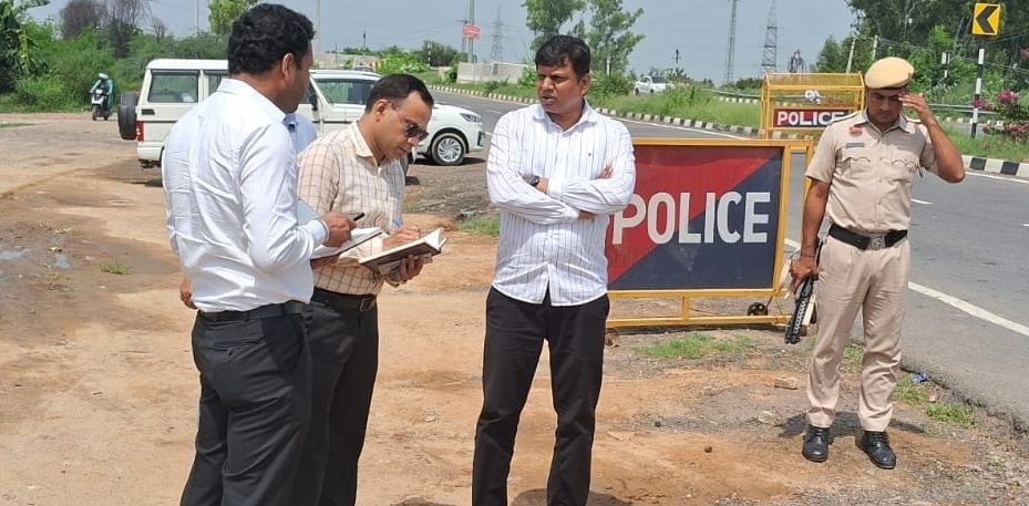 15जेएनडी25-नाकों पर जाकर निरिक्षण करते हुए जनरल ऑब्जर्वर। संवाद 15जेएनडी25-नाकों पर जाकर निरिक्षण करते हुए जनरल ऑब्जर्वर। संवाद