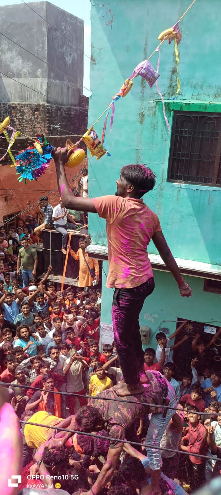 बिलसंडा में निकाली गई गणेश मूर्ति विसर्जन शोभायात्रा।संवाद बिलसंडा में निकाली गई गणेश मूर्ति विसर्जन शोभायात्रा।संवाद