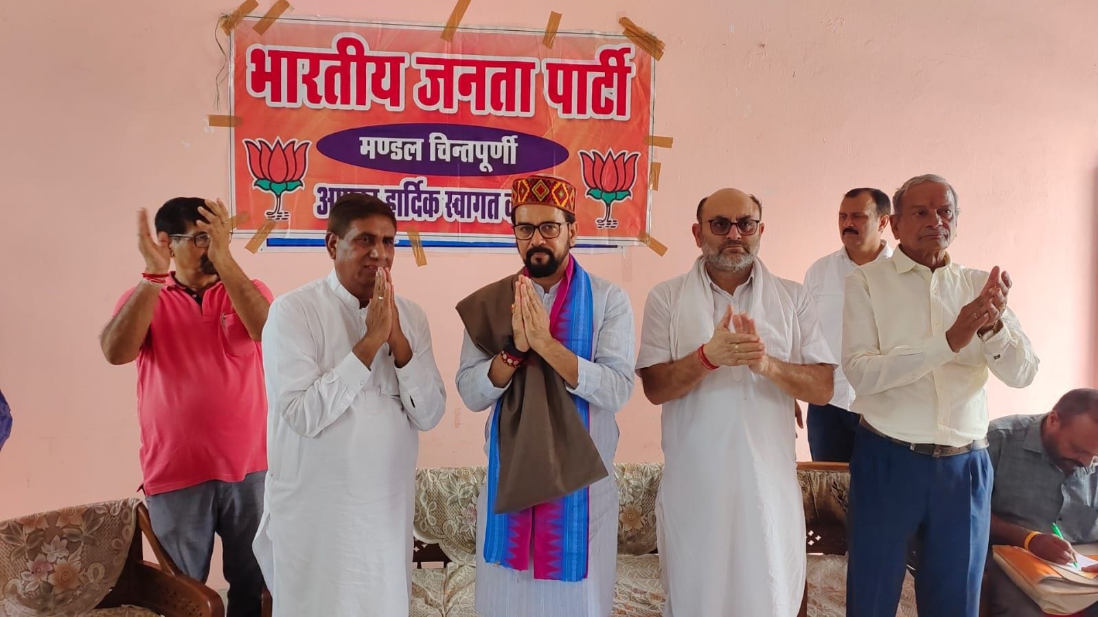 चुरड में भाजपा सदस्यता अभियान के तहत आयोजित कार्यक्रम में उपस्थित लोग। चुरड में भाजपा सदस्यता अभियान के तहत आयोजित कार्यक्रम में उपस्थित लोग।