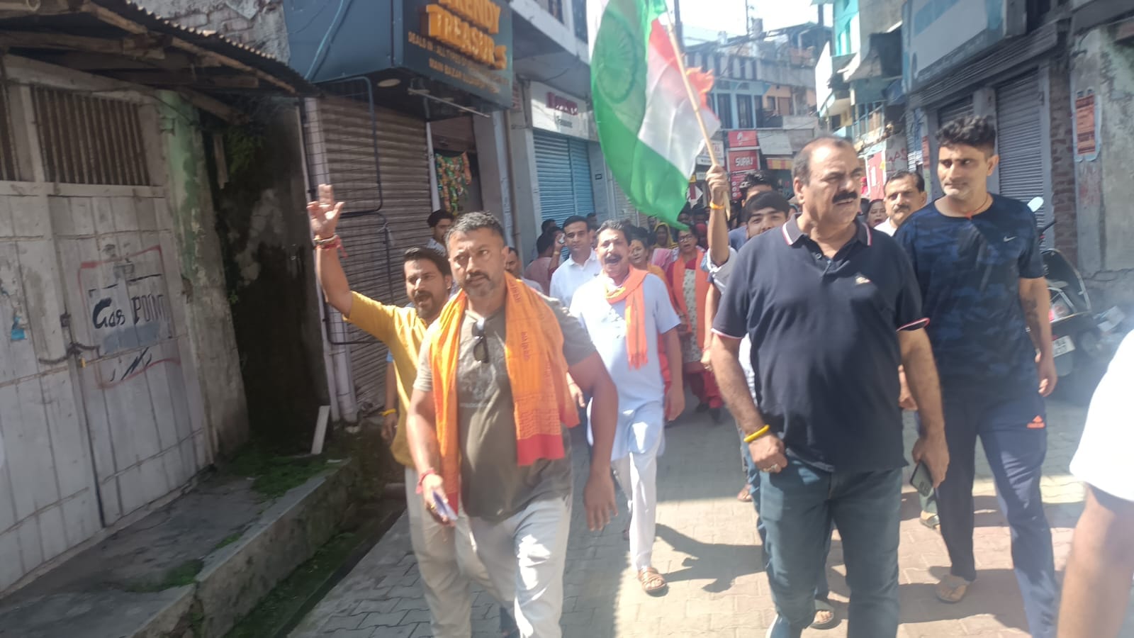 एसडीएम को मांग पत्र सौंपते विभिन्न संगठनों के पदाधिकारी। -संवाद एसडीएम को मांग पत्र सौंपते विभिन्न संगठनों के पदाधिकारी। -संवाद