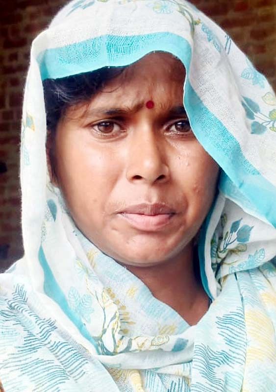 राकेश की मां हरैया गांव की विद्यादेवी घायल बताई जा रही हैं। वार्ता