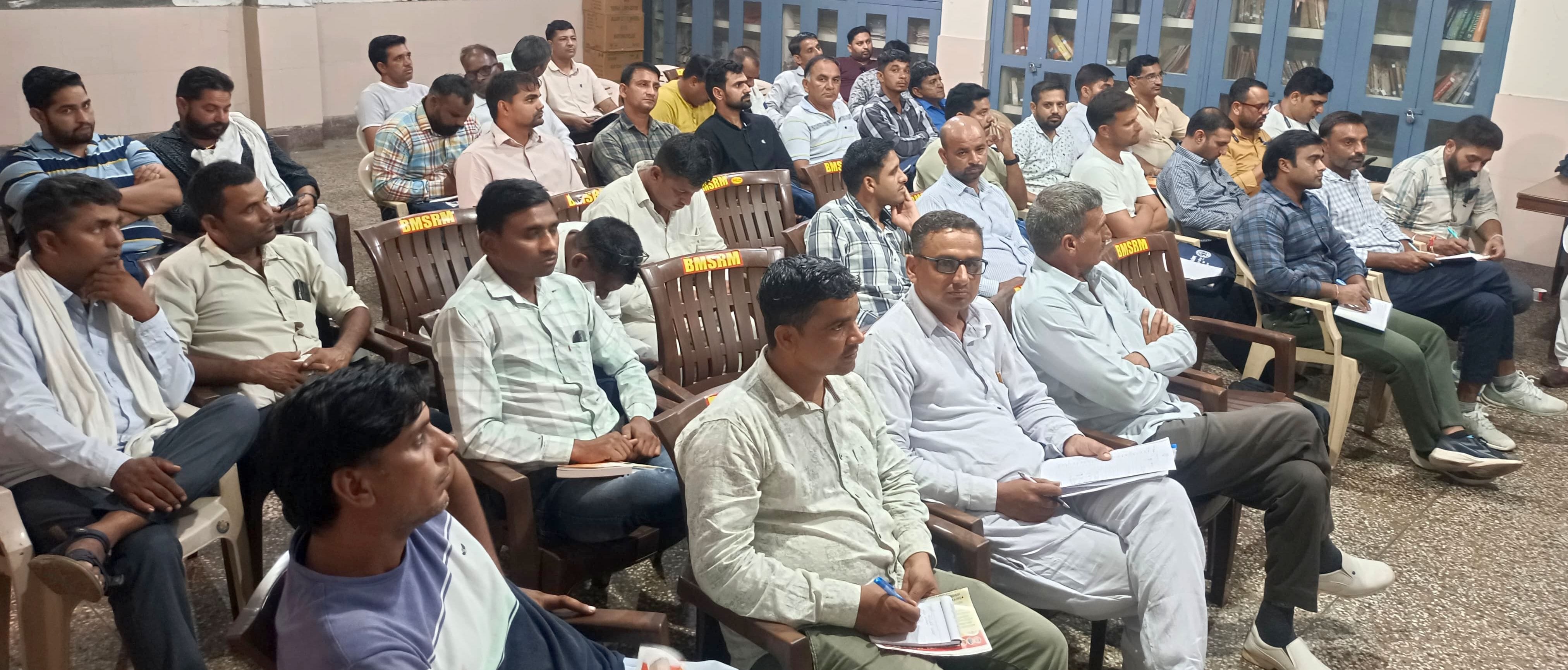 16जेएनडी20-अनुबंधित विद्युत कर्मचारी संघ की बैठक में मौजूद पदाधिकारी। स्रोत संगठन 16जेएनडी20-अनुबंधित विद्युत कर्मचारी संघ की बैठक में मौजूद पदाधिकारी। स्रोत संगठन