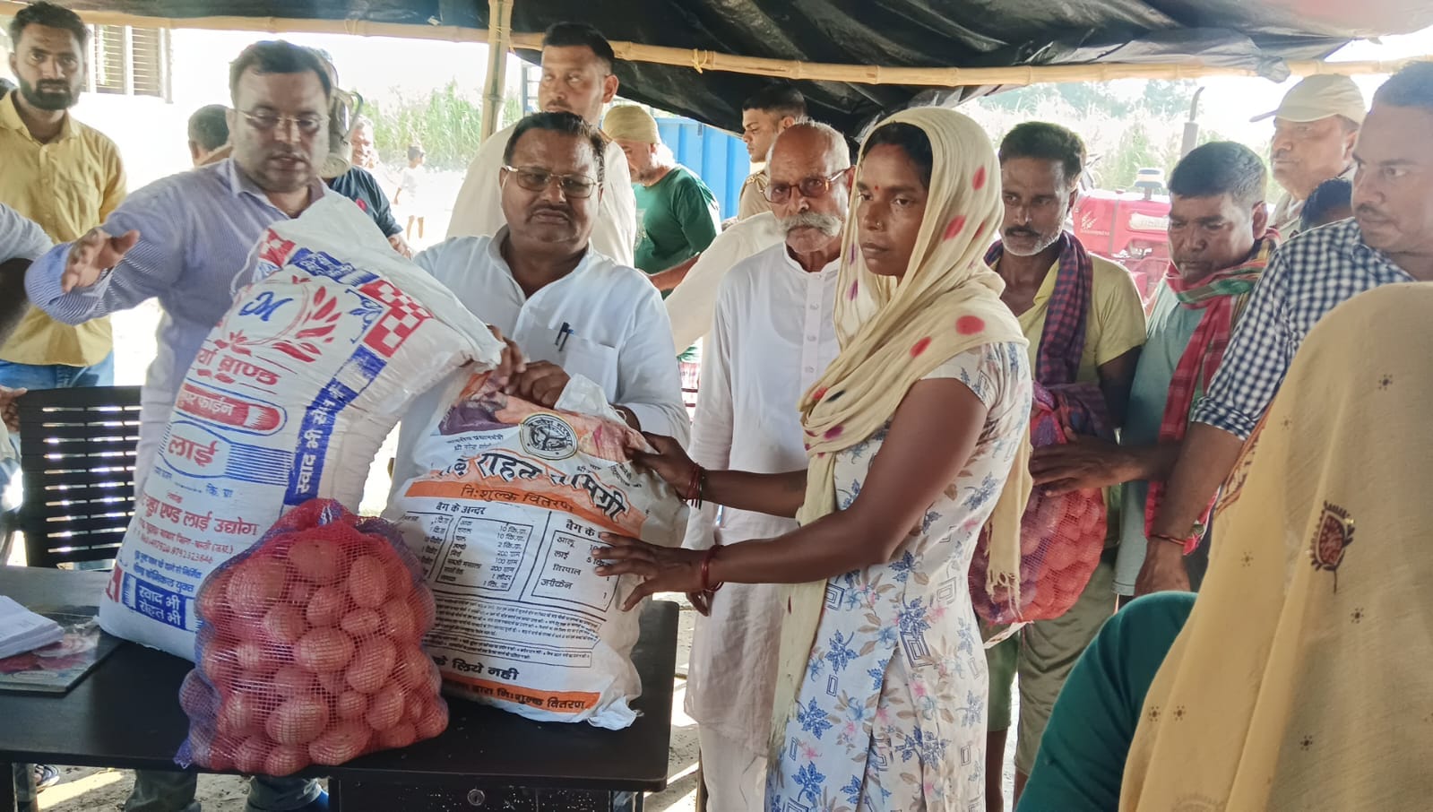 गांव चंदिया हजारा का दलदल से पटा फुटबॉल मैदान।स्रोत:ग्रामीण गांव चंदिया हजारा का दलदल से पटा फुटबॉल मैदान।स्रोत:ग्रामीण