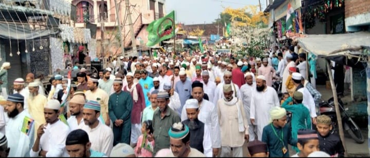 पूरनपुर में निकाला गया जुलूस ए मोहम्मदी।
