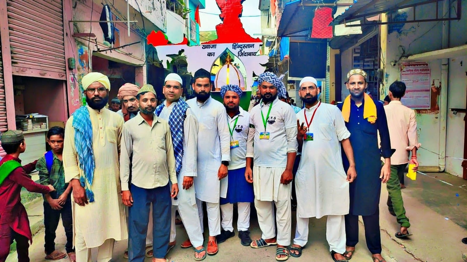 पूरनपुर में निकाला गया जुलूस ए मोहम्मदी।