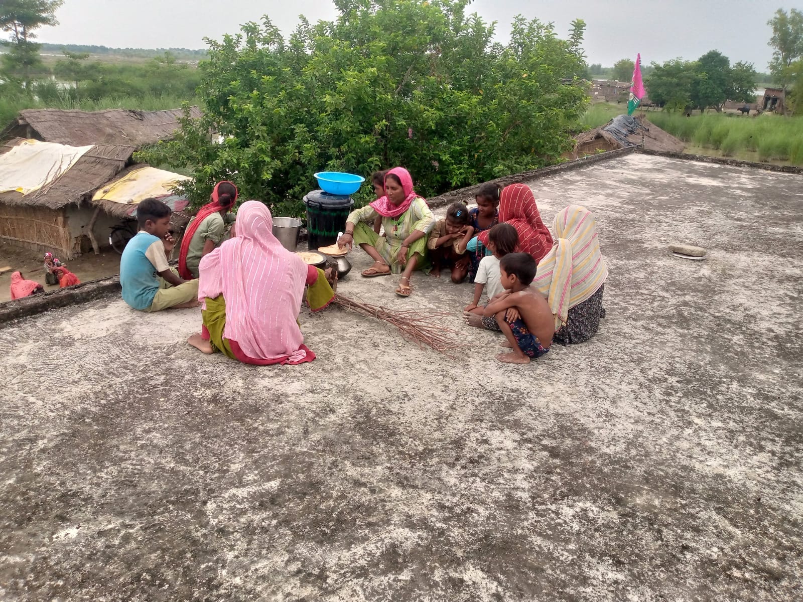 शरदानदी में समाता शिव मंदिर प्रांगण। संवाद शरदानदी में समाता शिव मंदिर प्रांगण। संवाद