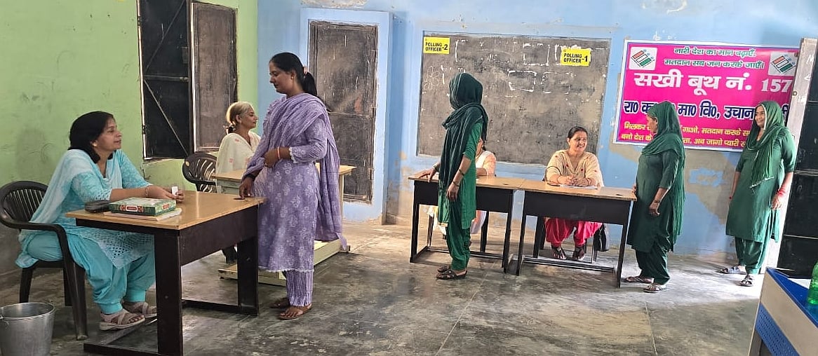 17जेएनडी28: राजकीय कन्या स्कूल में बनाया गया सखी बूथ। संवाद 17जेएनडी28: राजकीय कन्या स्कूल में बनाया गया सखी बूथ। संवाद