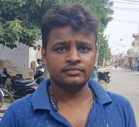 17सीटीके15..कन्हेली रोड पर पाइपलाइन दबाने के बाद टूटी हुई सड़क। संवाद