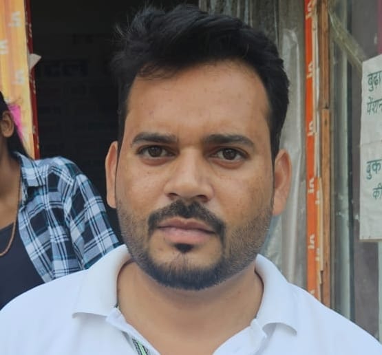17सीटीके15..कन्हेली रोड पर पाइपलाइन दबाने के बाद टूटी हुई सड़क। संवाद