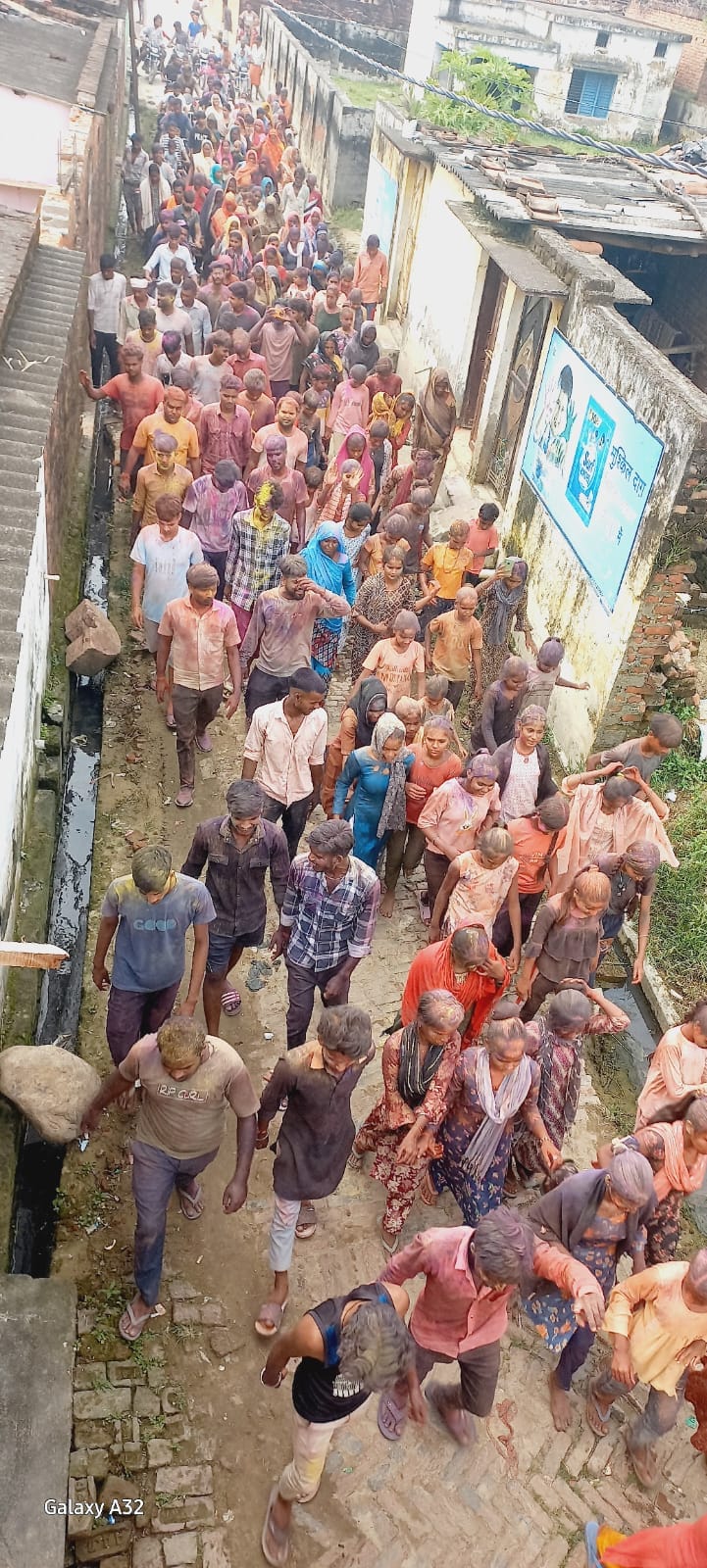 पीलीभीत की राजा बाग कॉलोनी से निकाली गई गणेश मूर्ति विसर्जन शोभायात्रा। संवाद