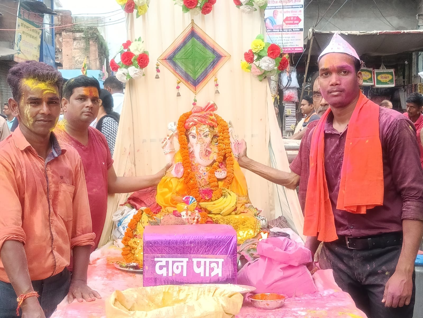 पीलीभीत की राजा बाग कॉलोनी से निकाली गई गणेश मूर्ति विसर्जन शोभायात्रा। संवाद