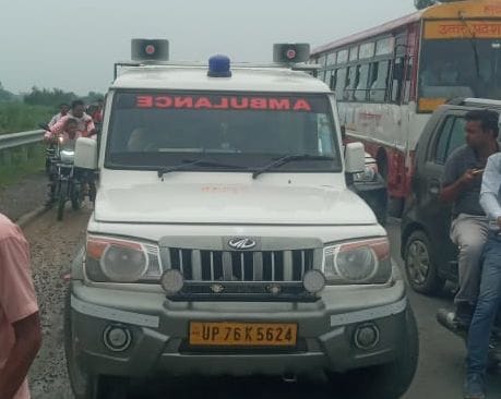 अल्हागंज में रामगंगा के पुल पर लगा जाम। संवाद