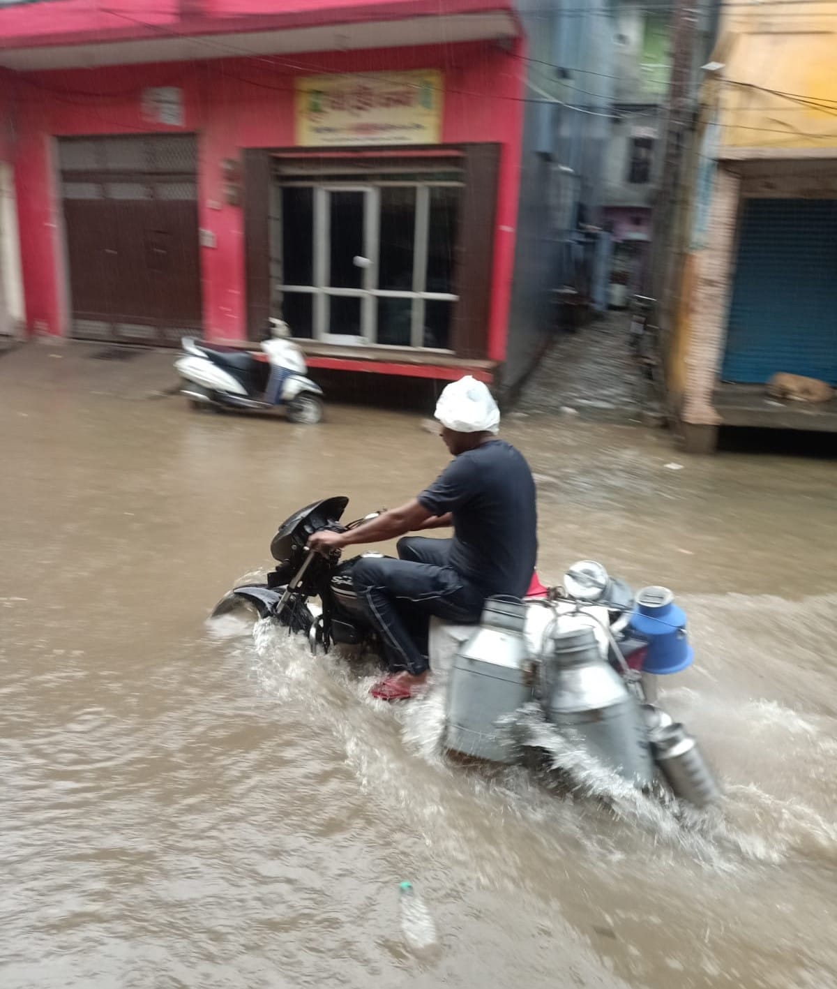 बारिश में जलभराव बारिश में जलभराव