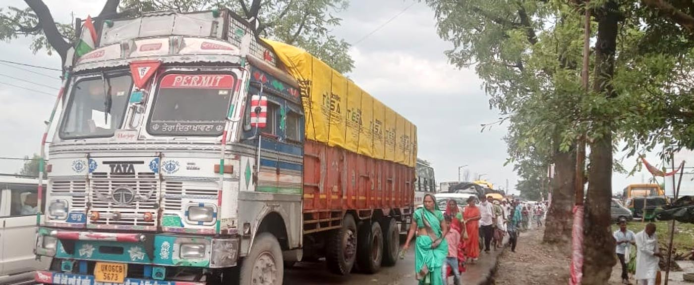 कछला घाट पर जुटे श्रद्धालु। संवाद कछला घाट पर जुटे श्रद्धालु। संवाद