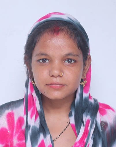 राधा, स्थानीय महिला। राधा, स्थानीय महिला।