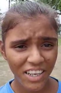स्पोर्ट्स स्टेडियम हथौड़ा में मंडलीय स्तरीय प्रतियोगिता में हॉकी खेलतीं बालिकाएं। संवाद स्पोर्ट्स स्टेडियम हथौड़ा में मंडलीय स्तरीय प्रतियोगिता में हॉकी खेलतीं बालिकाएं। संवाद
