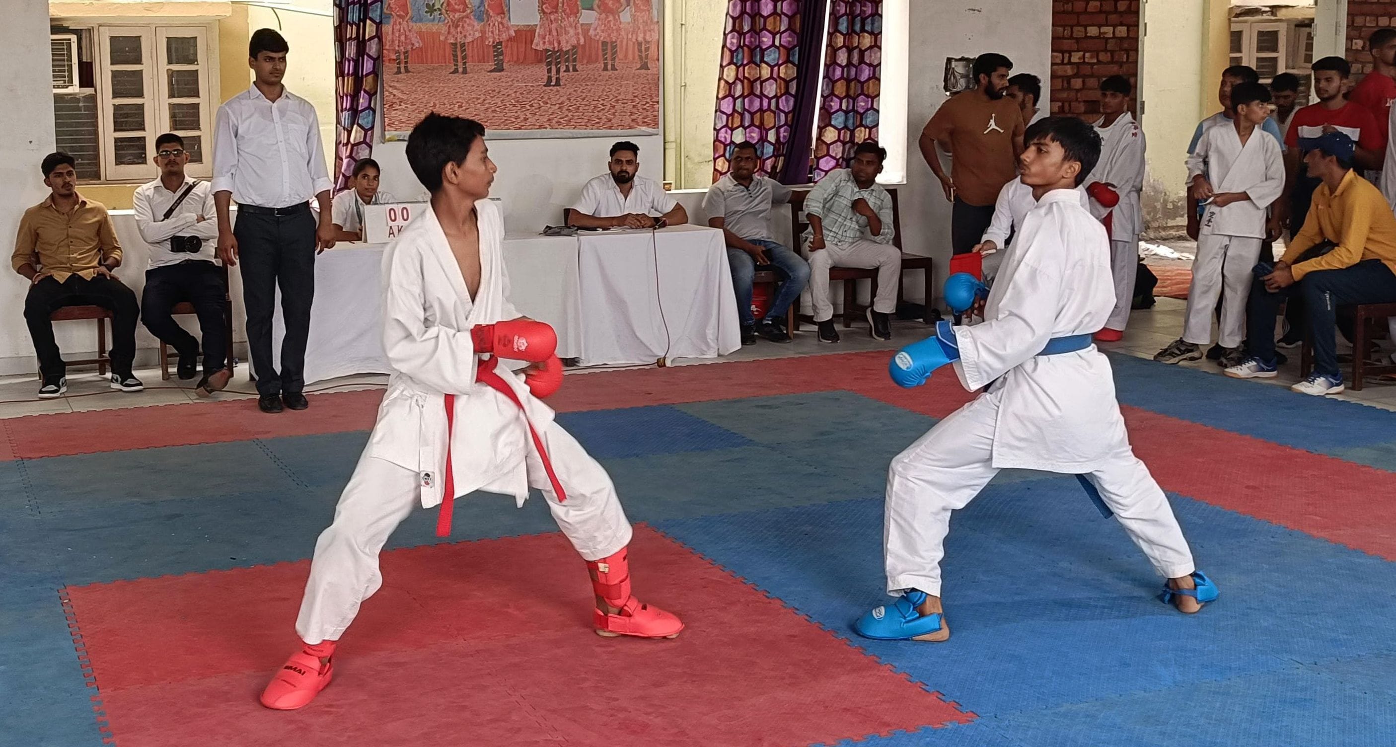 19जेएनडी27-57वीं हरियाणा राज्य विद्यालय खेल प्रतियोगिता के कराटे स्पर्धा में दमखम दिखाते खिलाड़ 19जेएनडी27-57वीं हरियाणा राज्य विद्यालय खेल प्रतियोगिता के कराटे स्पर्धा में दमखम दिखाते खिलाड़