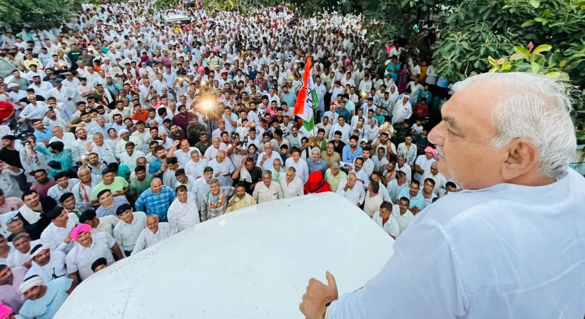 19जेएनडी43 : सफीदों विधानसभा क्षेत्र के हाट गांव में लोगाें को संबोधित करते पूर्व मुख्यमंत्री 19जेएनडी43 : सफीदों विधानसभा क्षेत्र के हाट गांव में लोगाें को संबोधित करते पूर्व मुख्यमंत्री