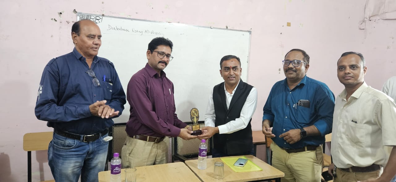 कर्मवीर विद्यापीठ में पत्रकारिता के छात्रों के लिए हुआ विशेष व्याख्यान कर्मवीर विद्यापीठ में पत्रकारिता के छात्रों के लिए हुआ विशेष व्याख्यान