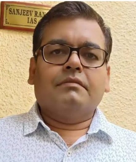 नया माल गोदाम भंगवा रेलवे क्रासिंग बंद होने खड़े वाहन। संवाद
