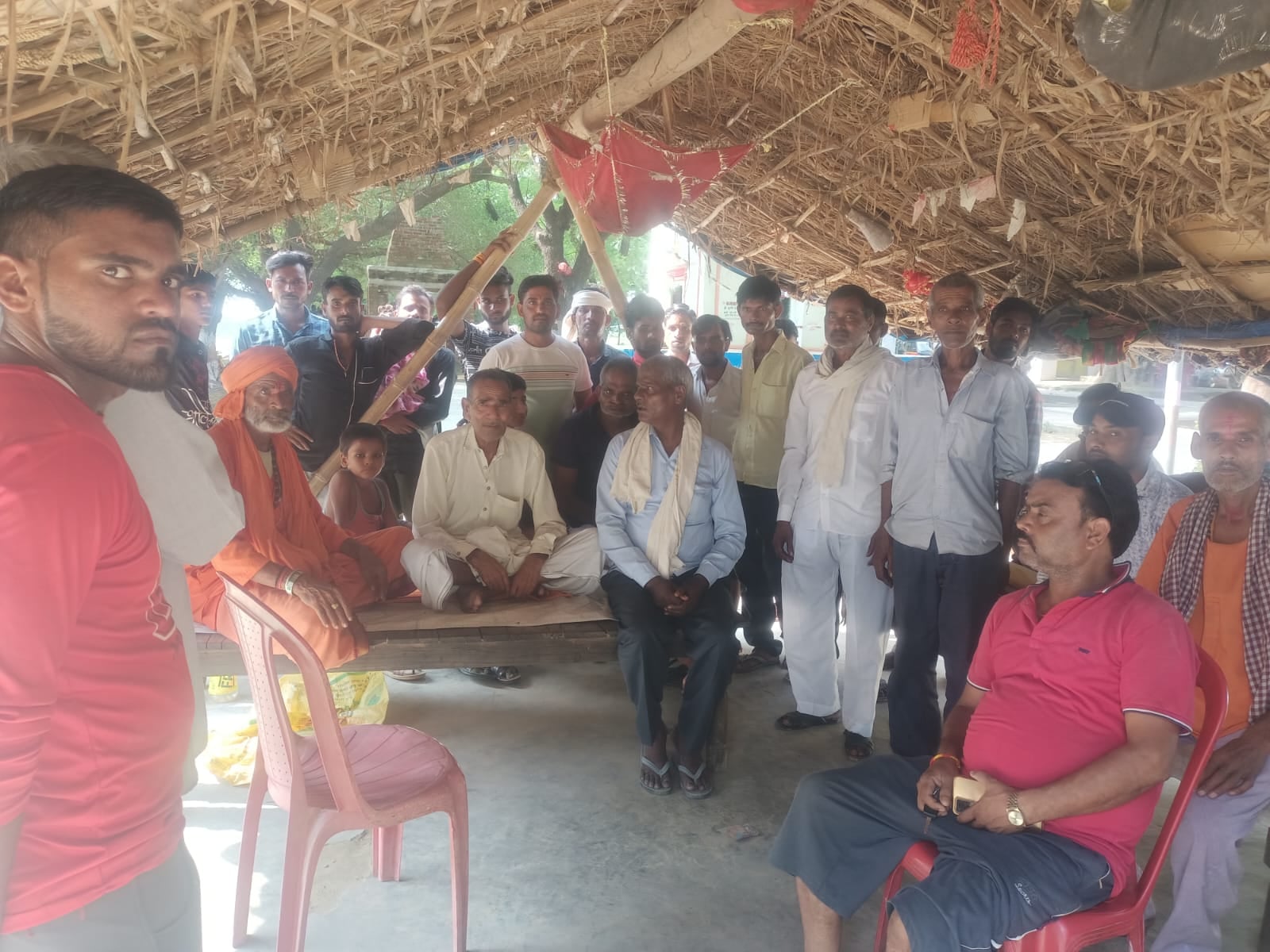 शाहजहांपुर में एसपी राजेश एस. को ज्ञापन देते ईदगाह कमेटी के पदाधिकारी। स्रोत: स्वयं